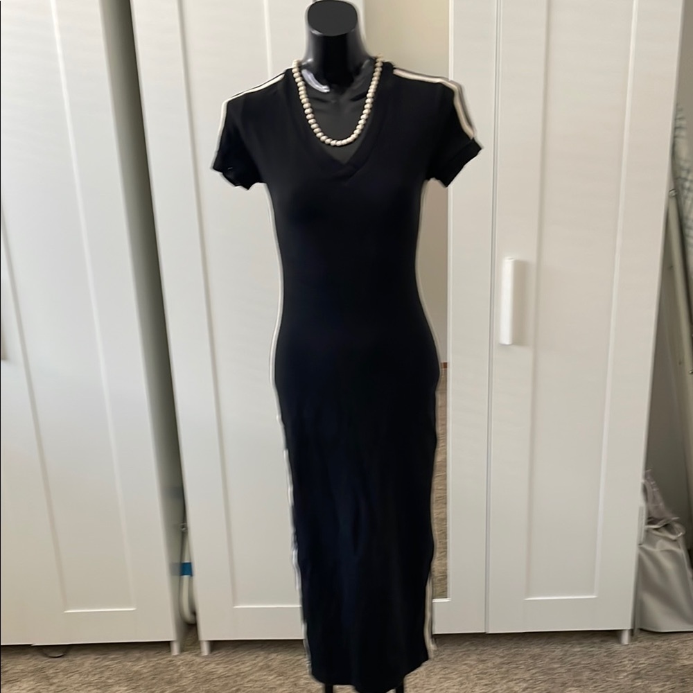 YesStyle Black V-Neck Bodycon Midi Dress
